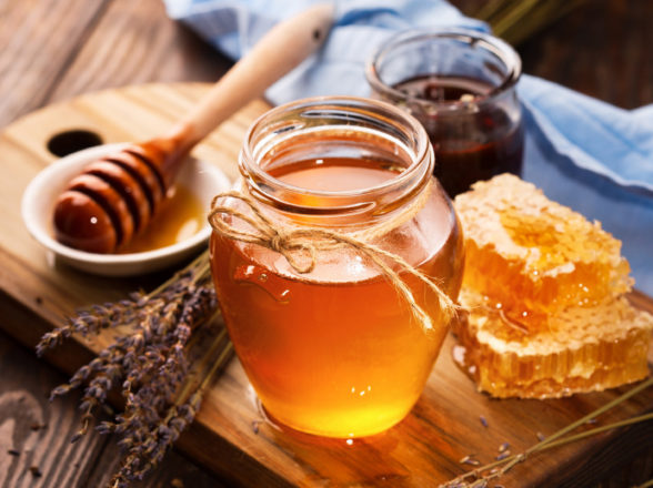 Um doce remédio natural: 10 benefícios do mel para sua saúde